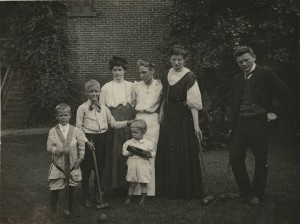 Postcard_depicting_a_family_posing_with_croquet_equipment