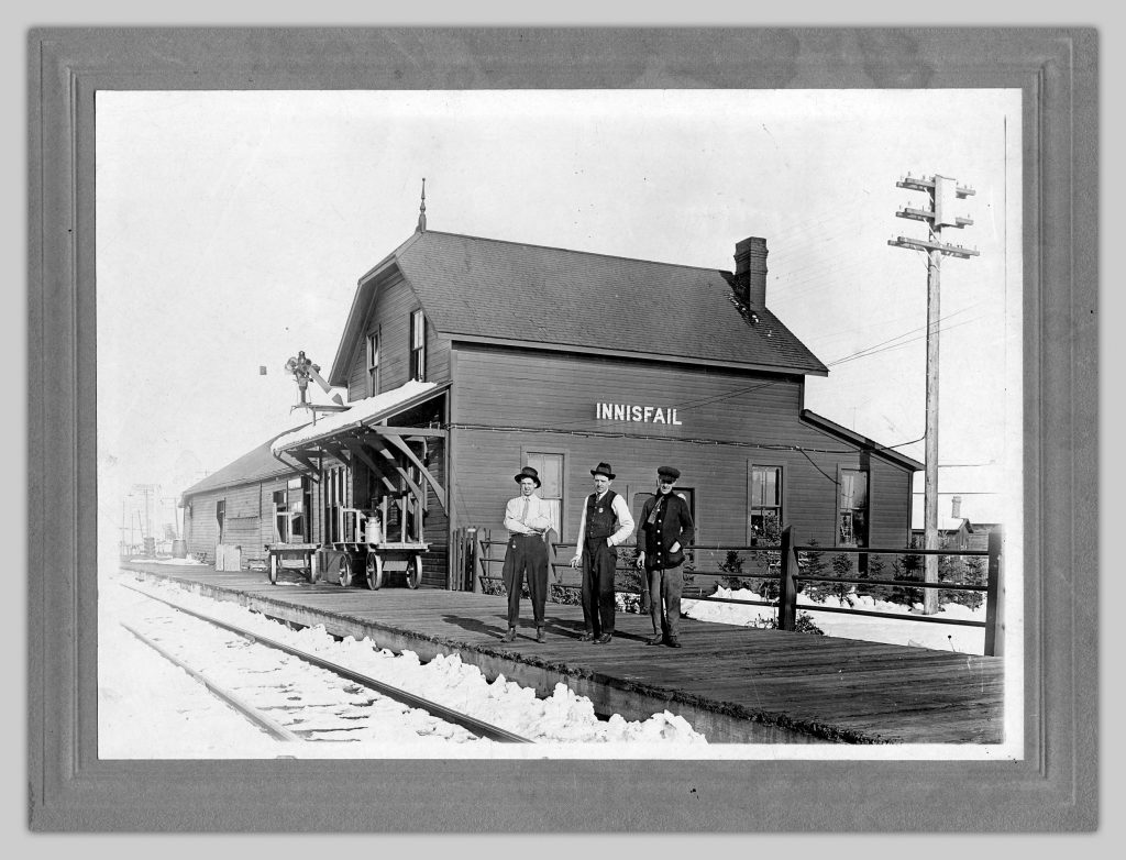 [Innisfail, Alberta, C.P.R. railroad station], [between 1930 and 1939?]